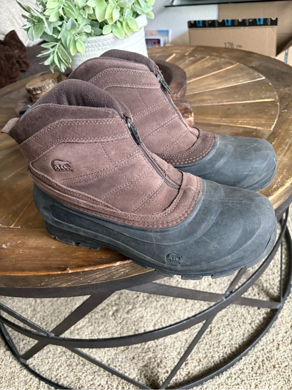 Sorel Men's Brown and Black Waterproof Snow Boots. Size 10